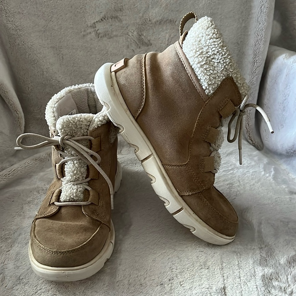 Sorel Explore Carnival‎ Boots. Women’s Size 6.5
